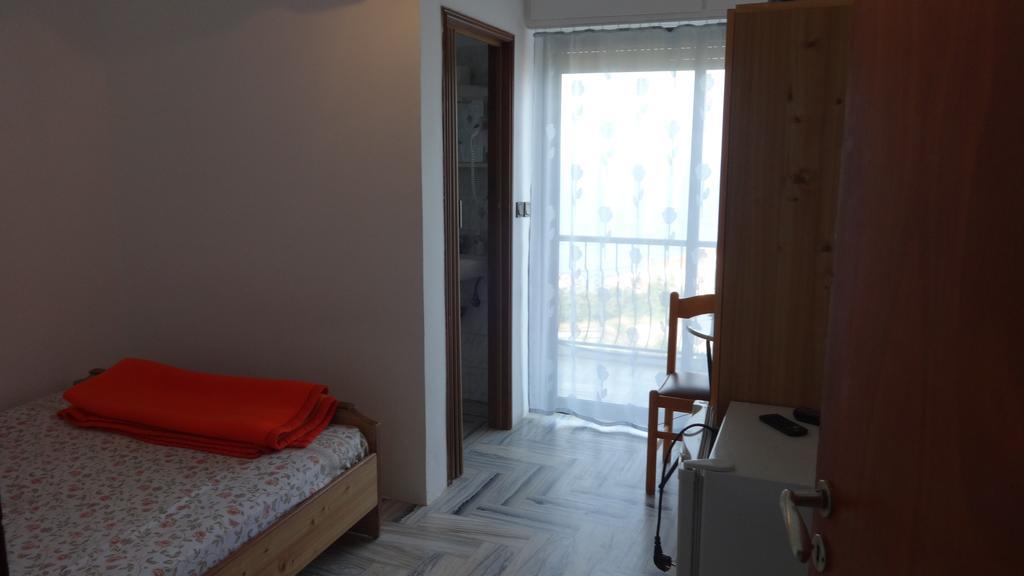 Paradies Ano Polidhendrion Chambre photo
